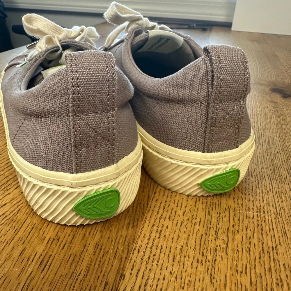 Cariuma OCA Low Canvas Sneakers Rosewood Grey Womens 6.5 Mens 5 Eco friendly